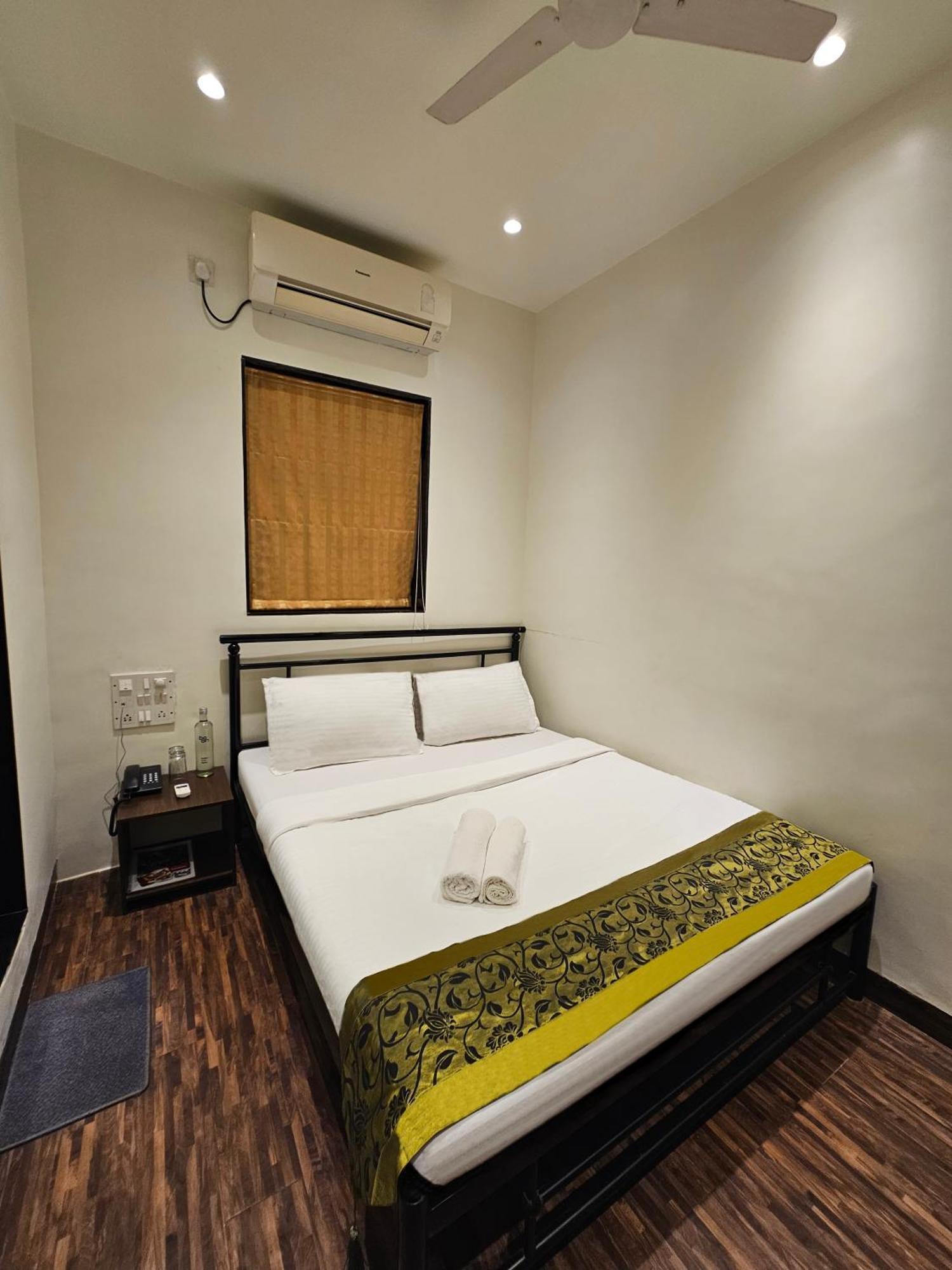 Hotel Kumkum Mumbai Exteriör bild
