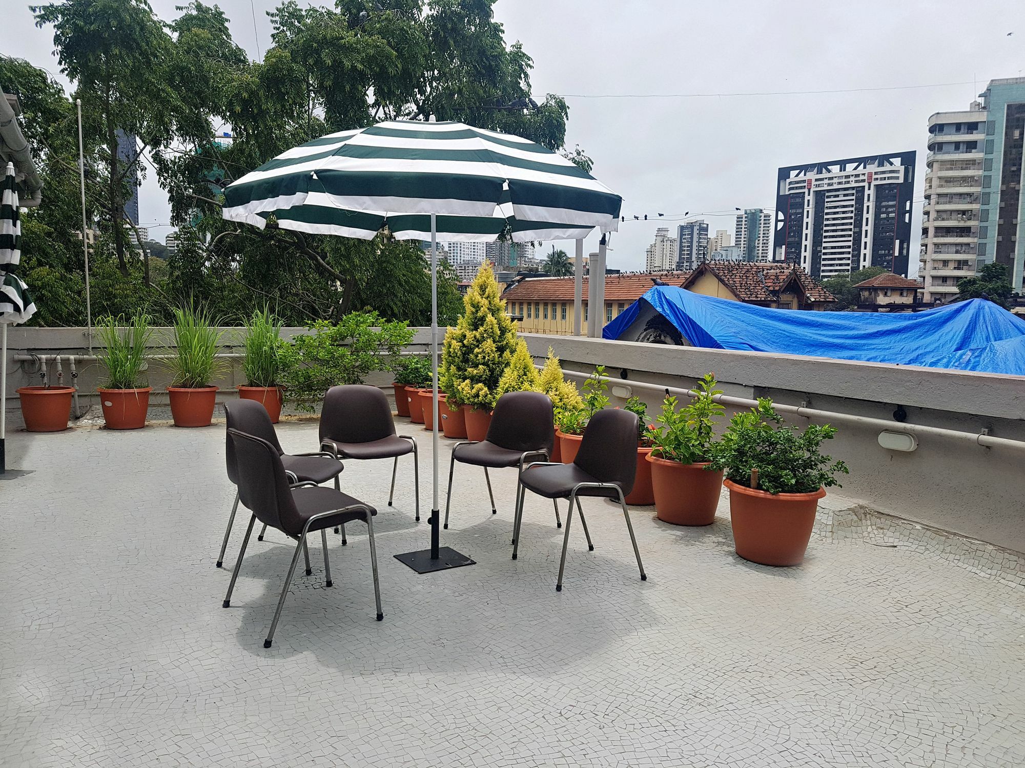 Hotel Kumkum Mumbai Exteriör bild